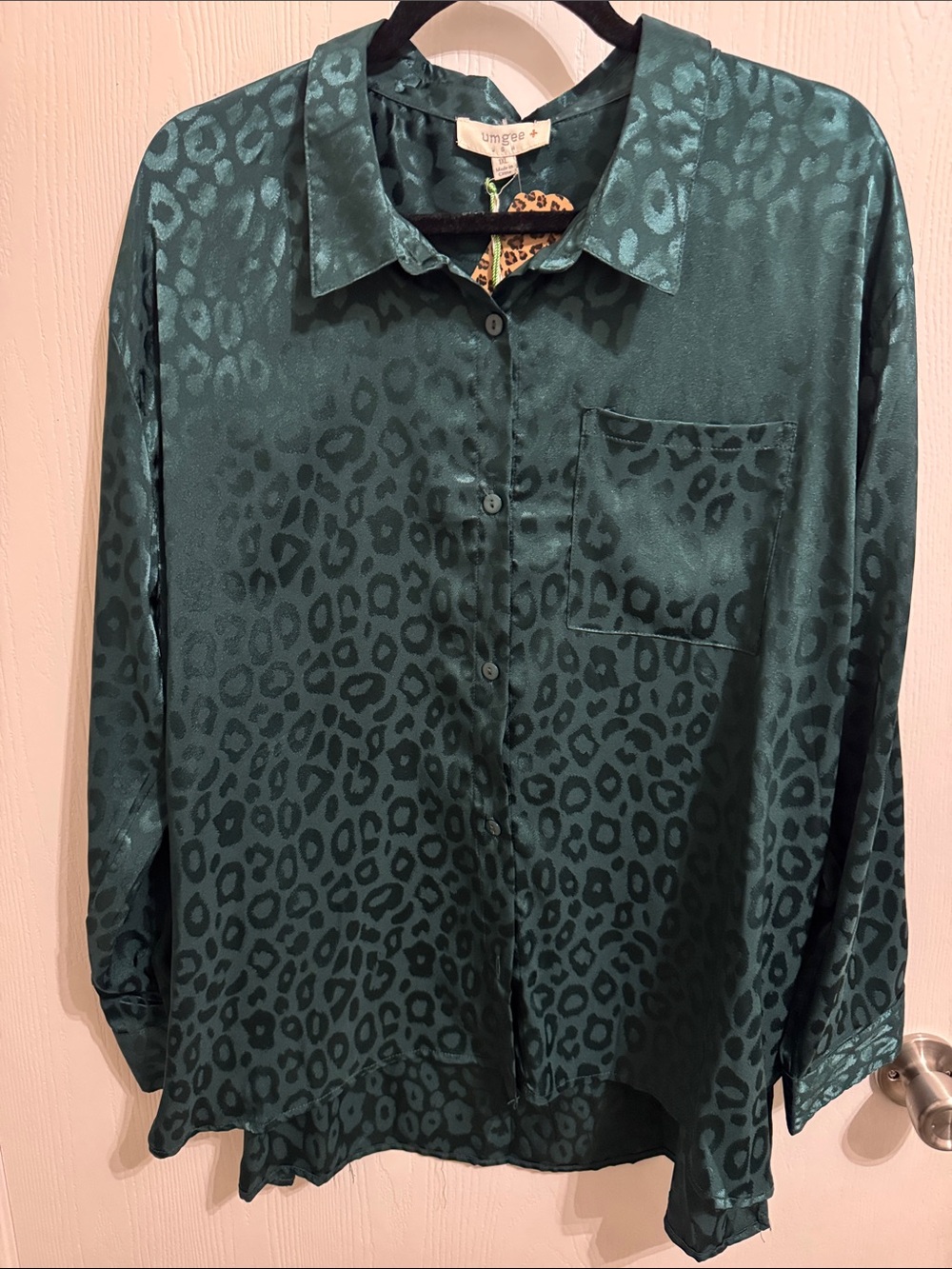 Umgee NWT Emerald Green Leopard Animal Print Button Down Long Sleeve Blouse 1XL